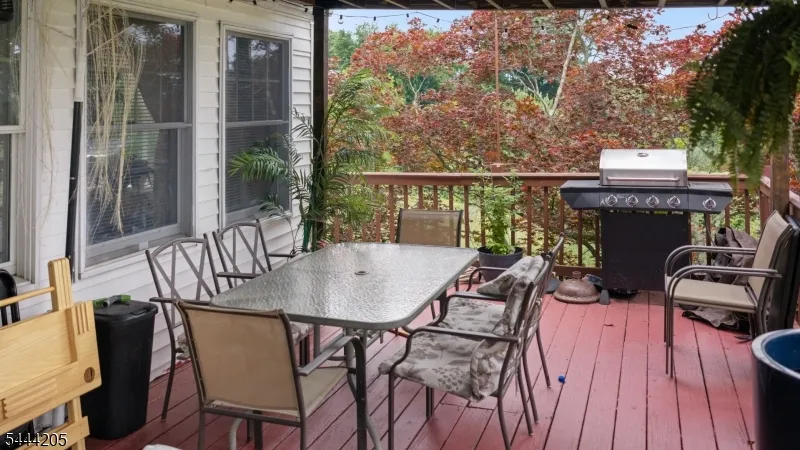 49 Hillcrest Dr Liberty, NJ 07838