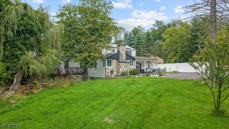 49 Hillcrest Dr Liberty, NJ 07838