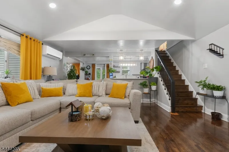 49 Hillcrest Dr Liberty, NJ 07838