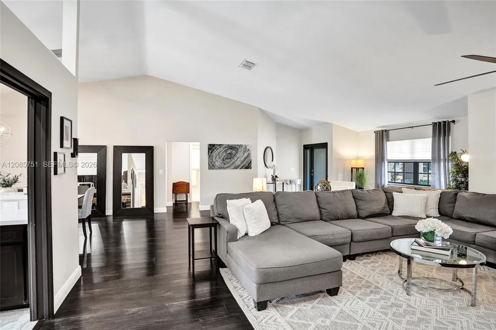 3001 Old Orchard Rd Davie, FL 33328