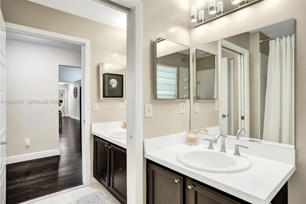 3001 Old Orchard Rd Davie, FL 33328