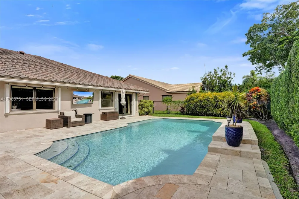 3001 Old Orchard Rd Davie, FL 33328