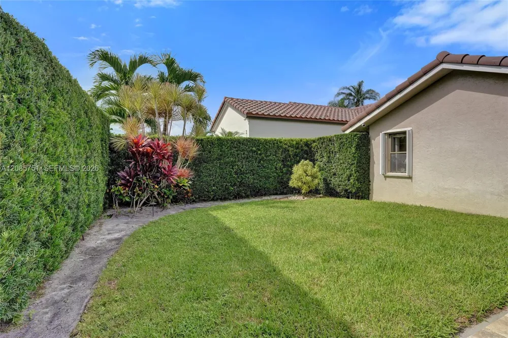 3001 Old Orchard Rd Davie, FL 33328