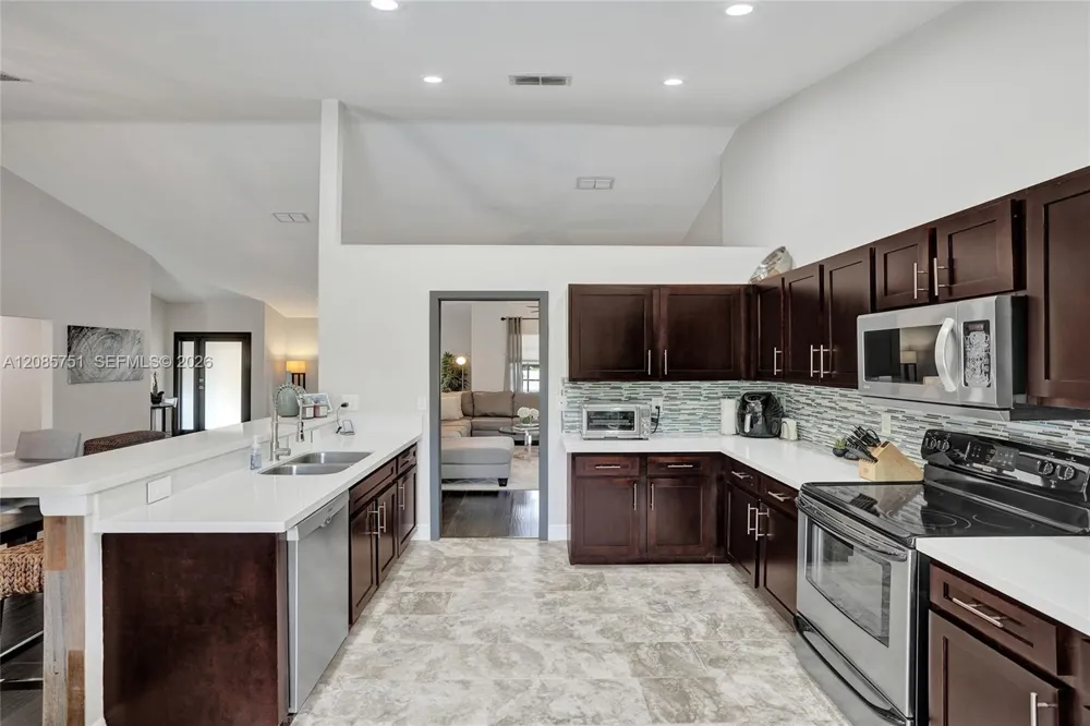 3001 Old Orchard Rd Davie, FL 33328