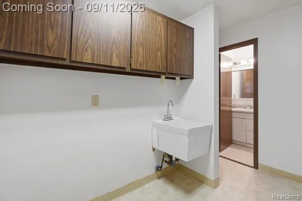 37036 Almont Drive E Sterling Heights City, MI 48310