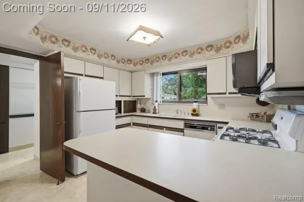 37036 Almont Drive E Sterling Heights City, MI 48310