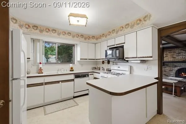 37036 Almont Drive E Sterling Heights City, MI 48310