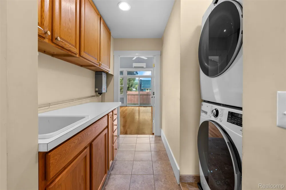 608 S West Street Royal Oak City, MI 48067
