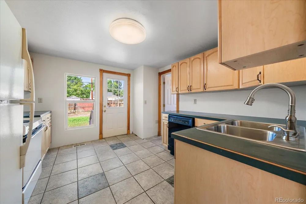 5705 Yukon Street Arvada, CO 80002