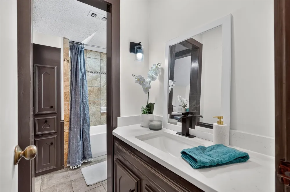 1000 Cherry Court Hurst, TX 76053