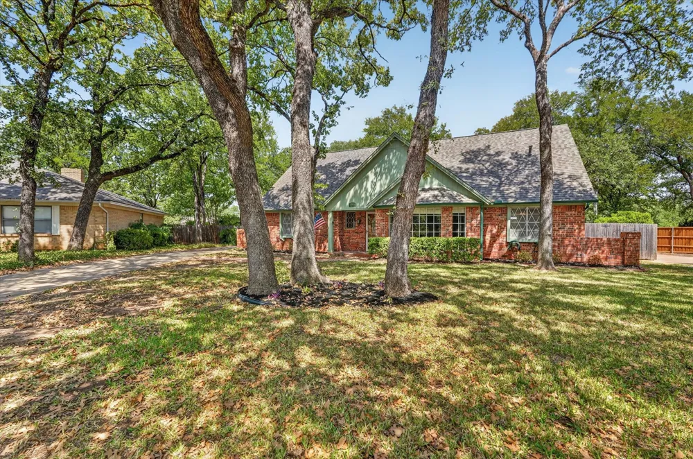 1000 Cherry Court Hurst, TX 76053