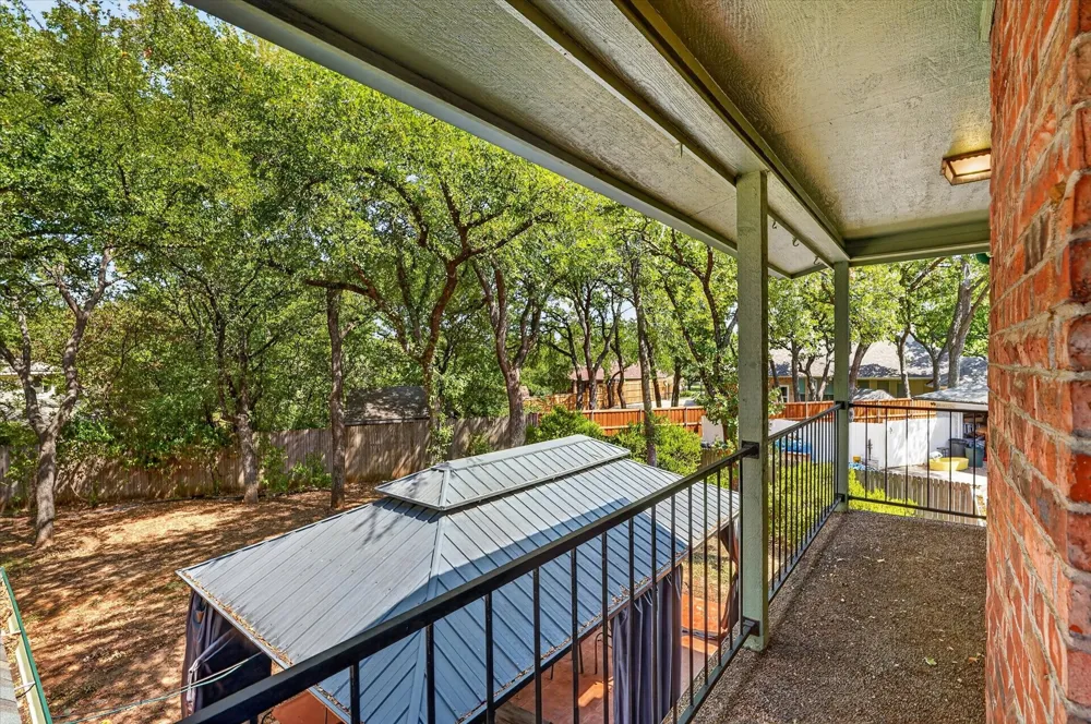 1000 Cherry Court Hurst, TX 76053