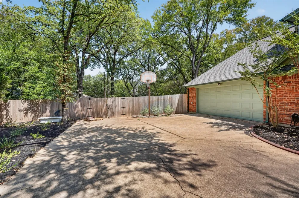 1000 Cherry Court Hurst, TX 76053