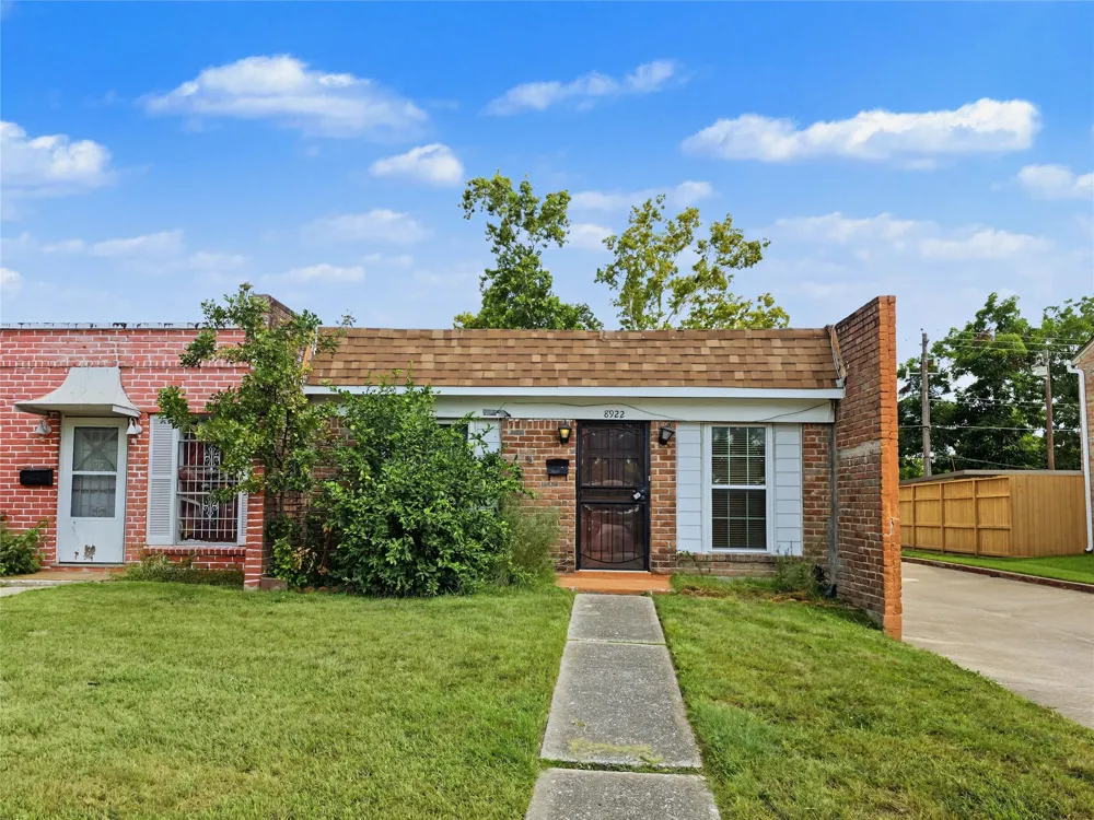 8922 Kempwood Drive Hockley, TX 77080