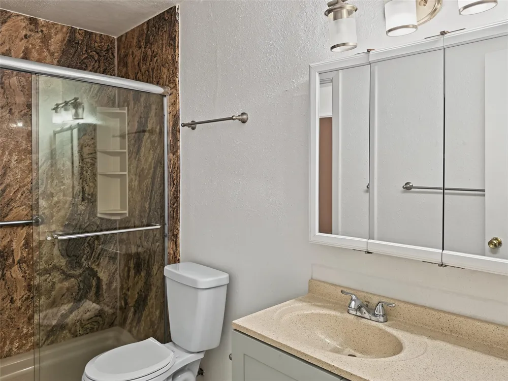 8922 Kempwood Drive Hockley, TX 77080