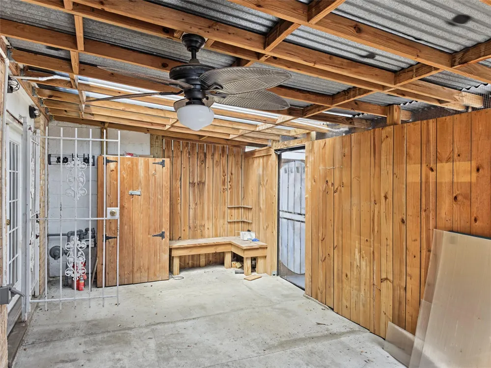 8922 Kempwood Drive Hockley, TX 77080