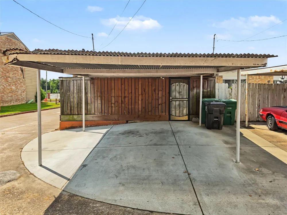 8922 Kempwood Drive Hockley, TX 77080