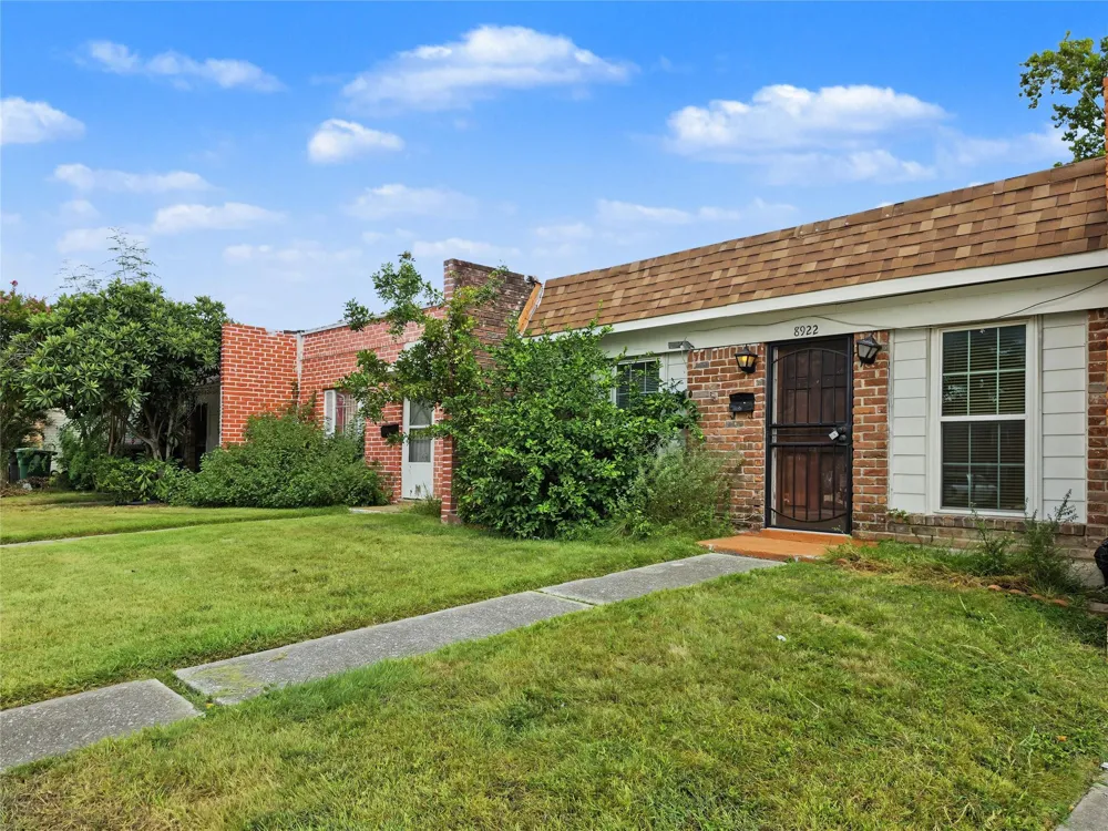 8922 Kempwood Drive Hockley, TX 77080