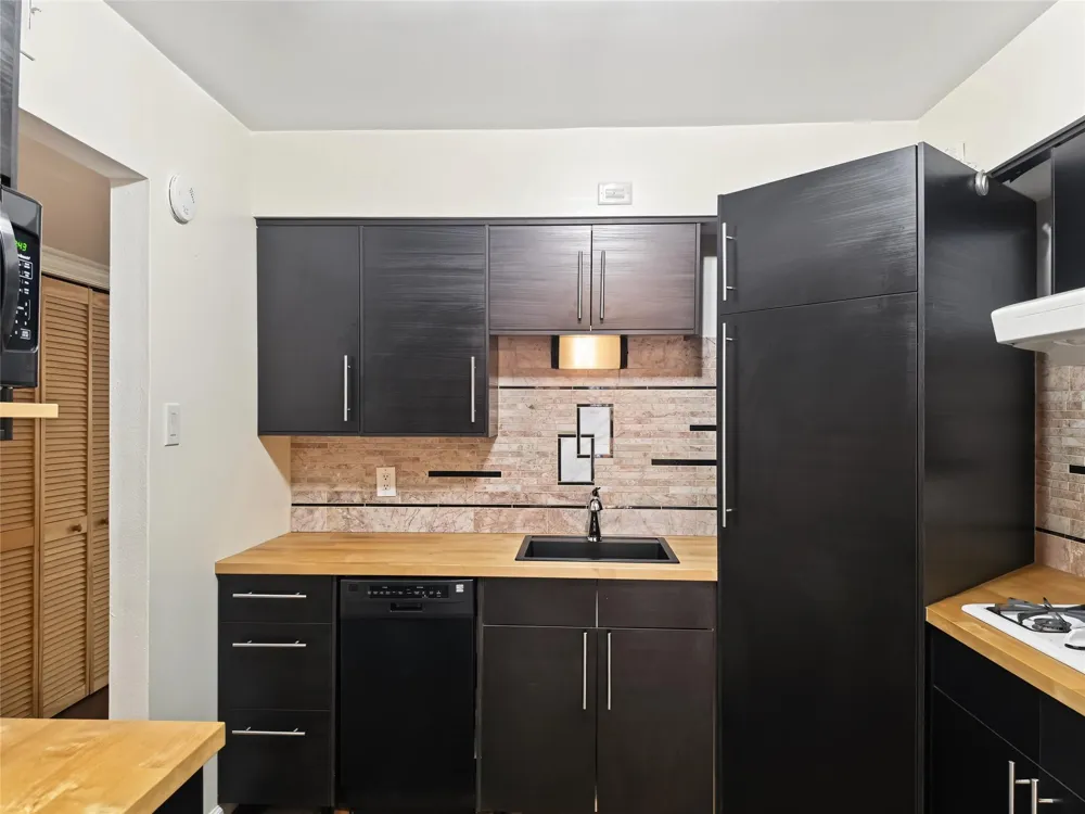 8922 Kempwood Drive Hockley, TX 77080
