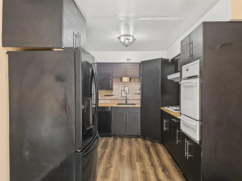 8922 Kempwood Drive Hockley, TX 77080