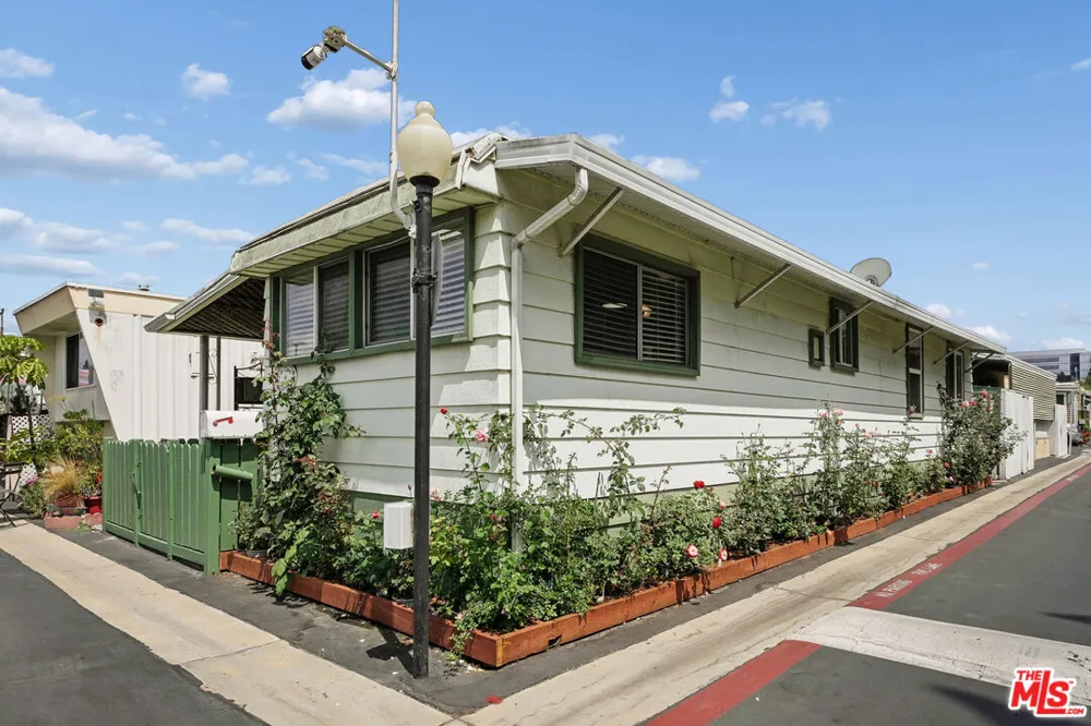 11250 Playa Street Culver City, CA 90230