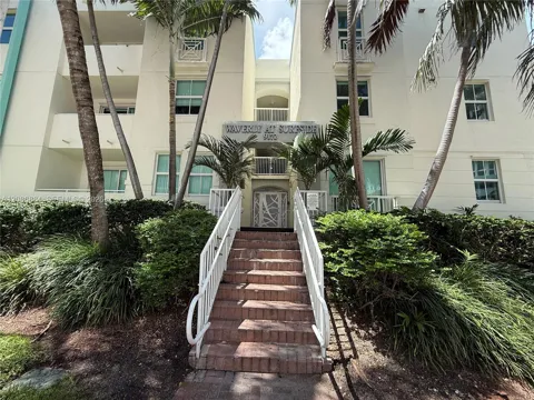 9172 COLLINS AVE #409