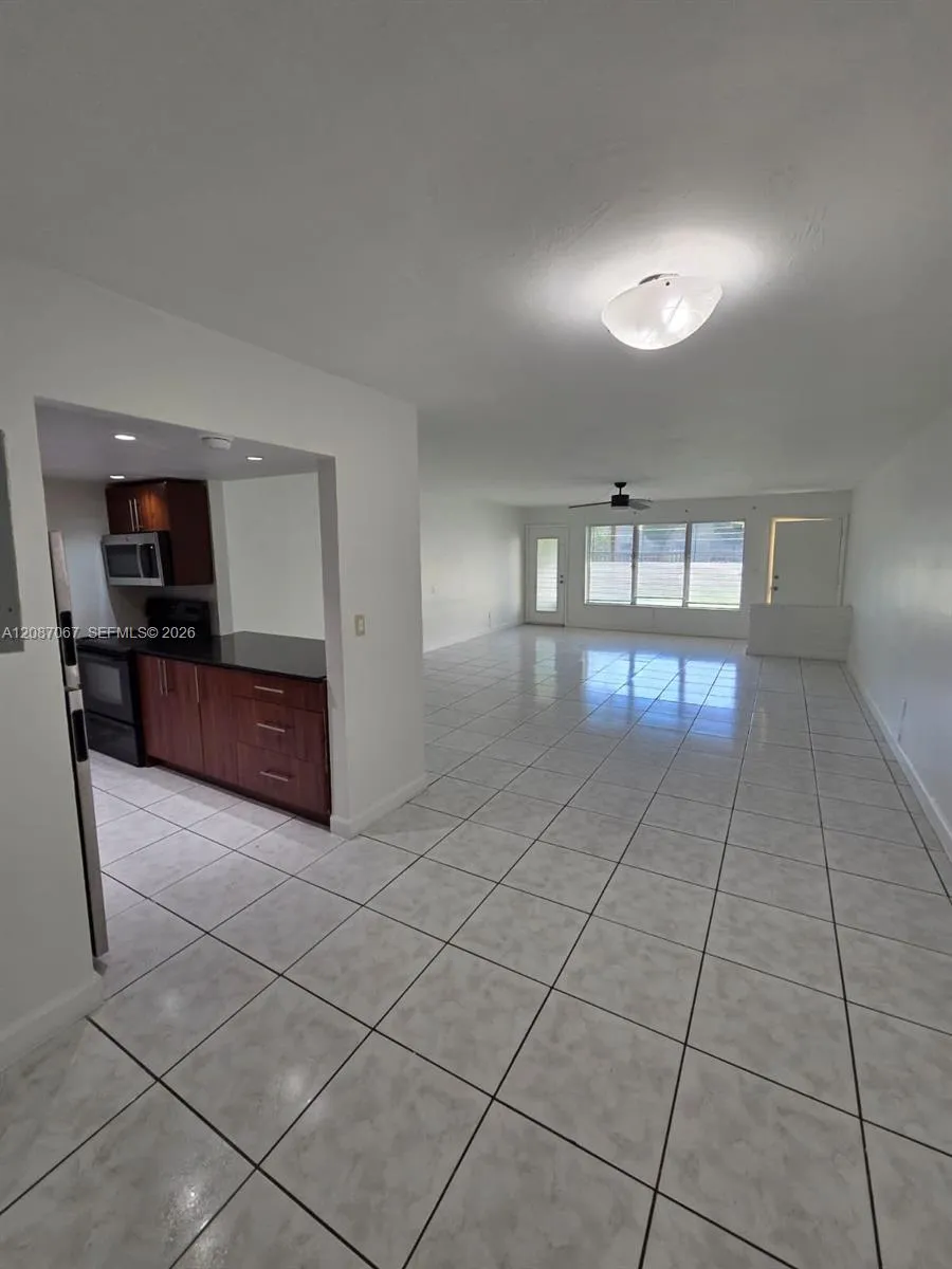1885 NE 121st St #8 North Miami, FL 33181