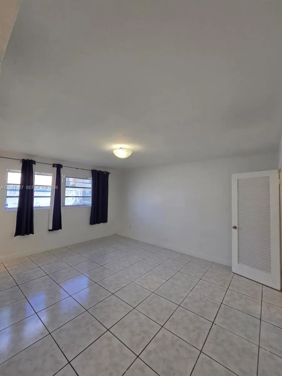 1885 NE 121st St #8 North Miami, FL 33181