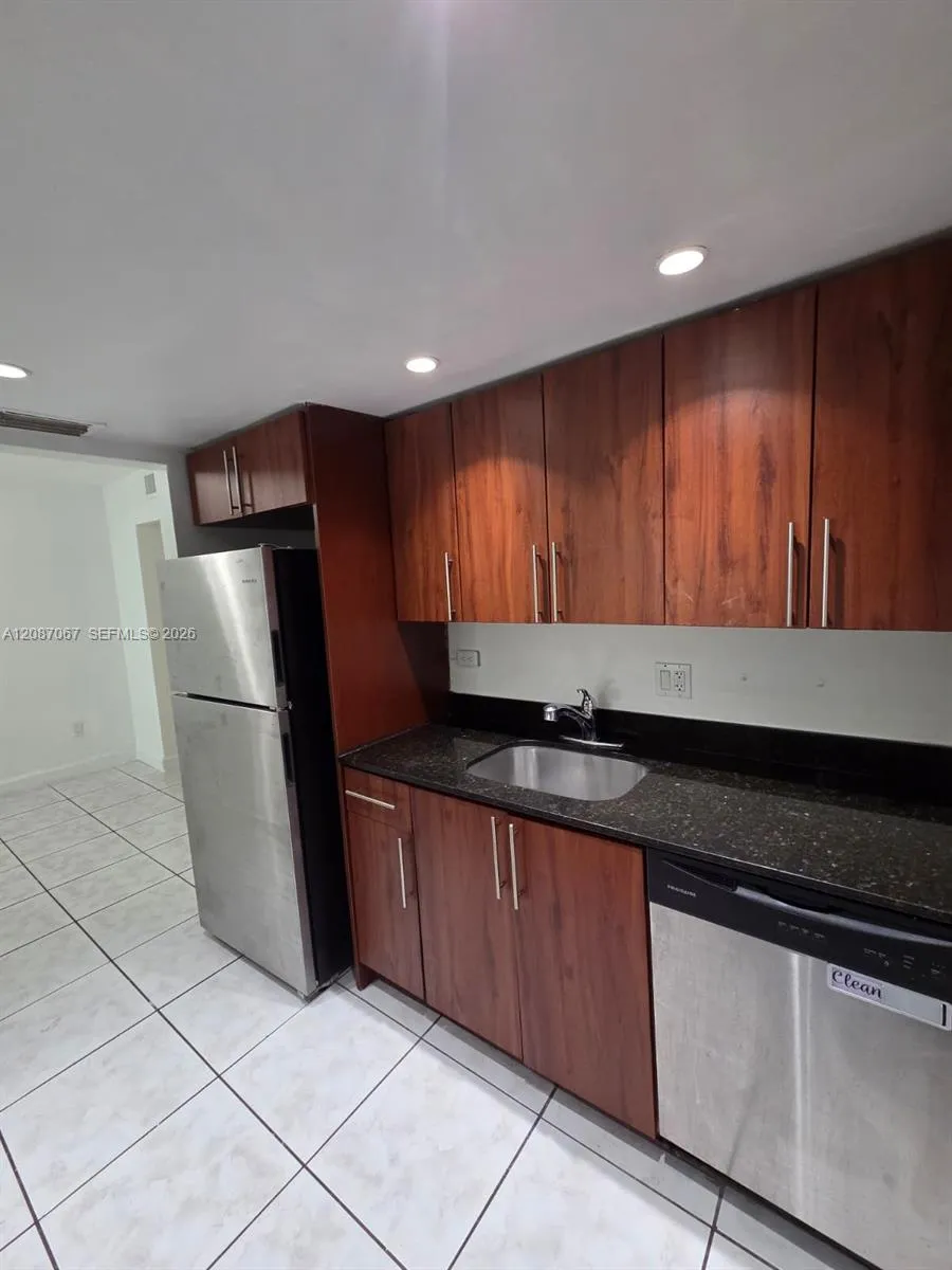 1885 NE 121st St #8 North Miami, FL 33181