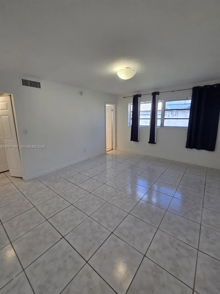 1885 NE 121st St #8 North Miami, FL 33181