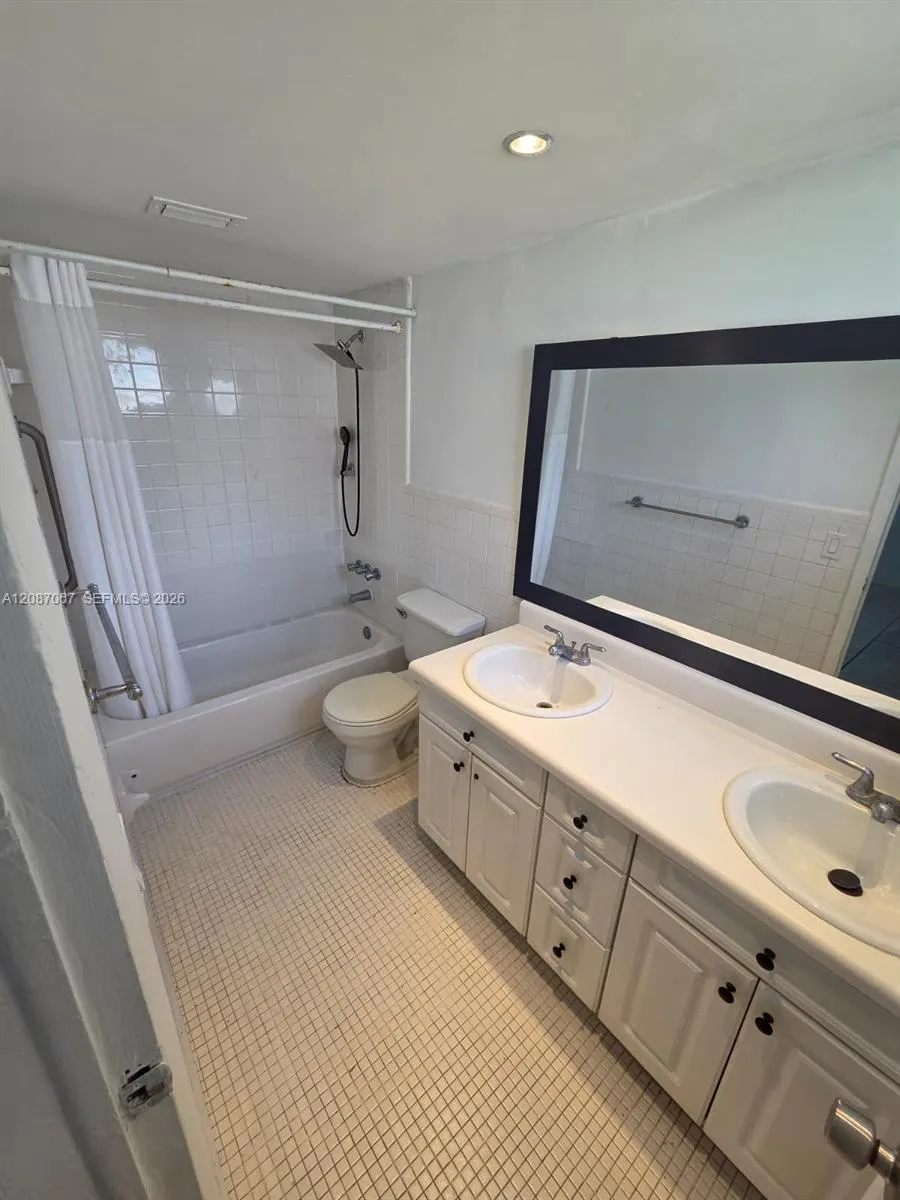 1885 NE 121st St #8 North Miami, FL 33181