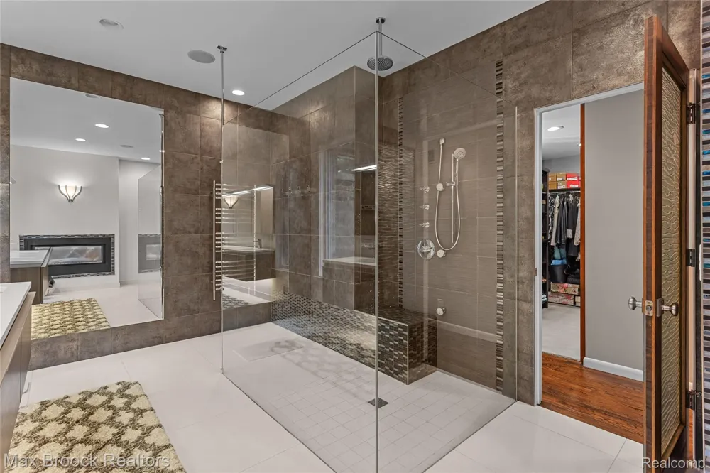 18639 Warwick Street Beverly Hills Village, MI 48025