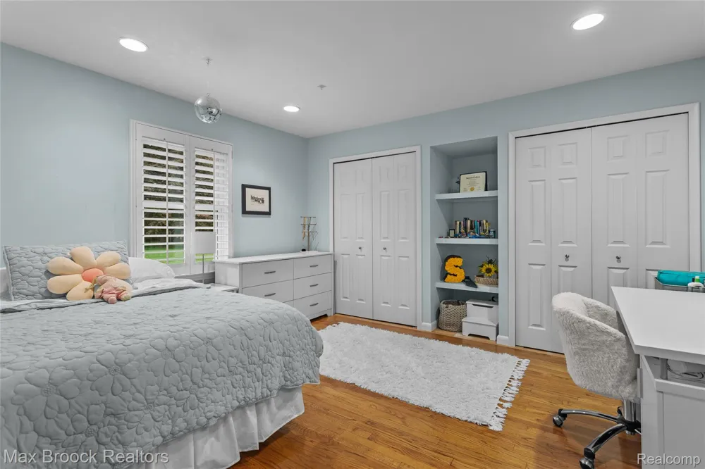 18639 Warwick Street Beverly Hills Village, MI 48025