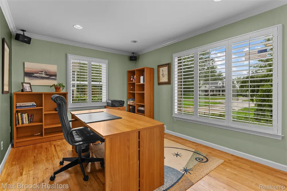 18639 Warwick Street Beverly Hills Village, MI 48025