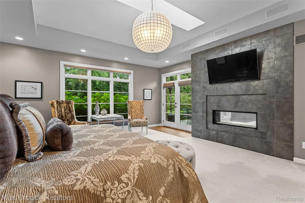 18639 Warwick Street Beverly Hills Village, MI 48025