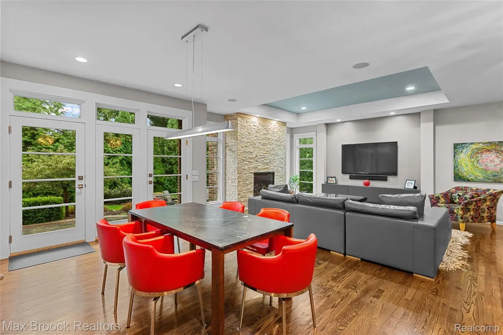 18639 Warwick Street Beverly Hills Village, MI 48025