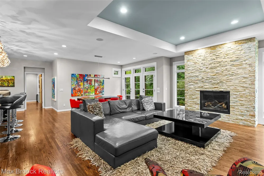 18639 Warwick Street Beverly Hills Village, MI 48025