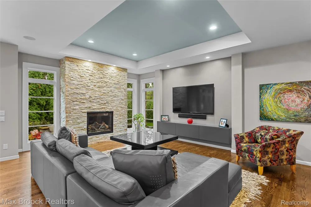 18639 Warwick Street Beverly Hills Village, MI 48025