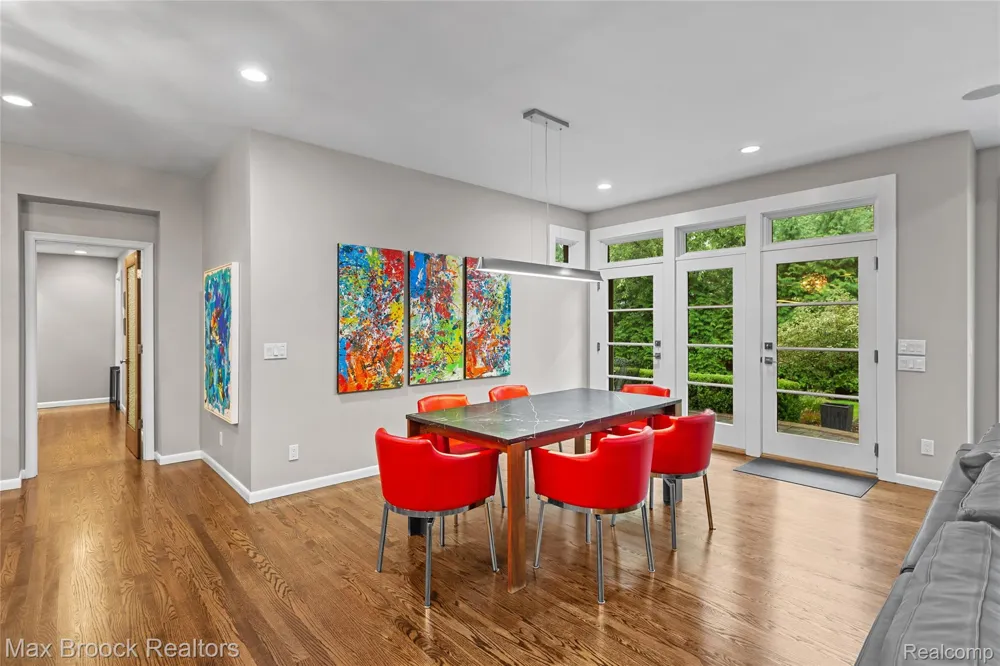 18639 Warwick Street Beverly Hills Village, MI 48025