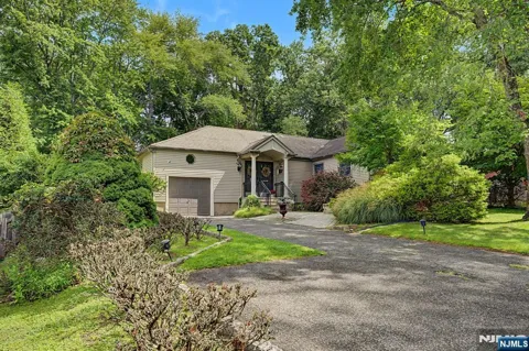 89 Closter Dock Road
