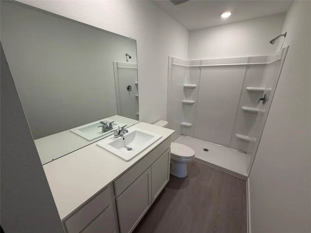 366 Lucia Cleveland, TX 77327