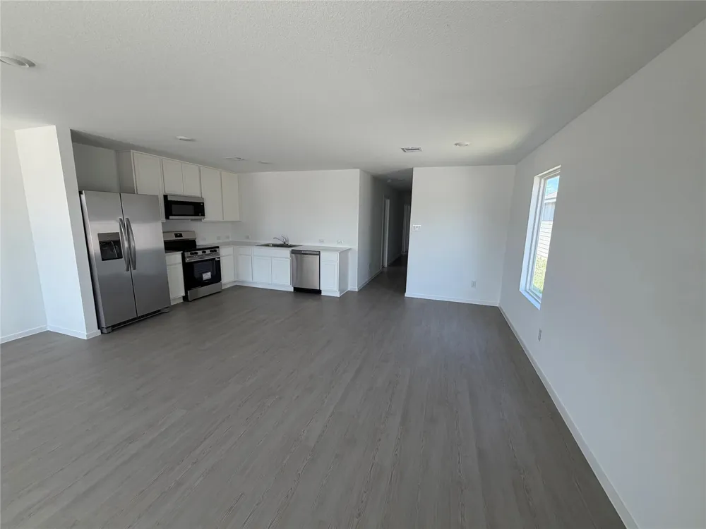 366 Lucia Cleveland, TX 77327