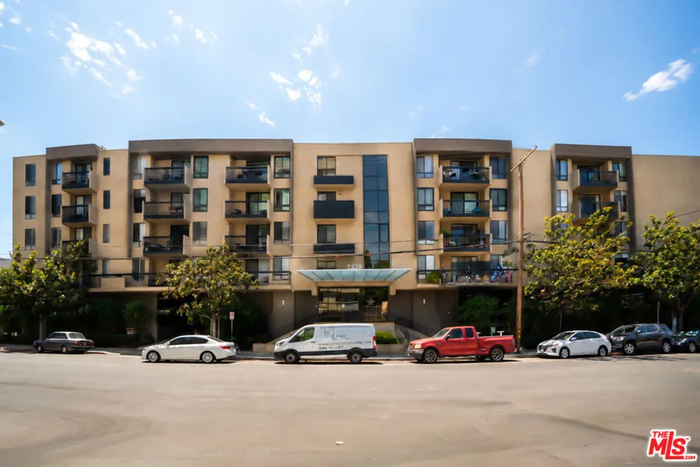 7320 Hawthorn Avenue #425 Los Angeles, CA 90046
