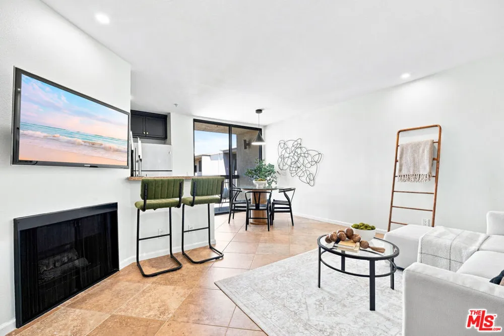 7320 Hawthorn Avenue #425 Los Angeles, CA 90046