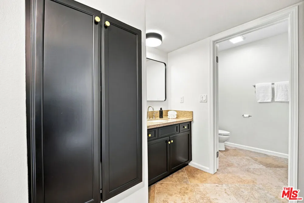 7320 Hawthorn Avenue #425 Los Angeles, CA 90046