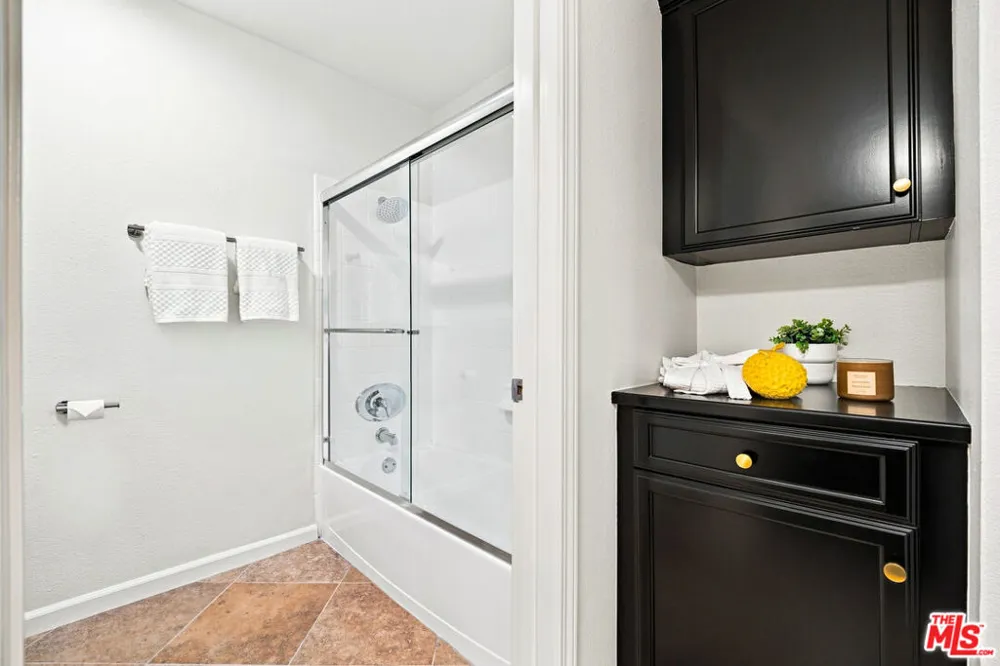 7320 Hawthorn Avenue #425 Los Angeles, CA 90046