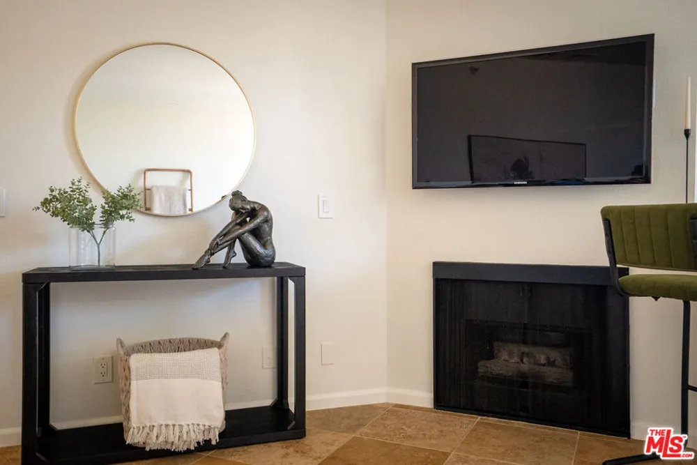 7320 Hawthorn Avenue #425 Los Angeles, CA 90046