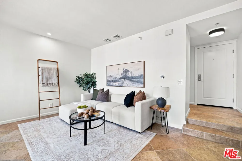 7320 Hawthorn Avenue #425 Los Angeles, CA 90046