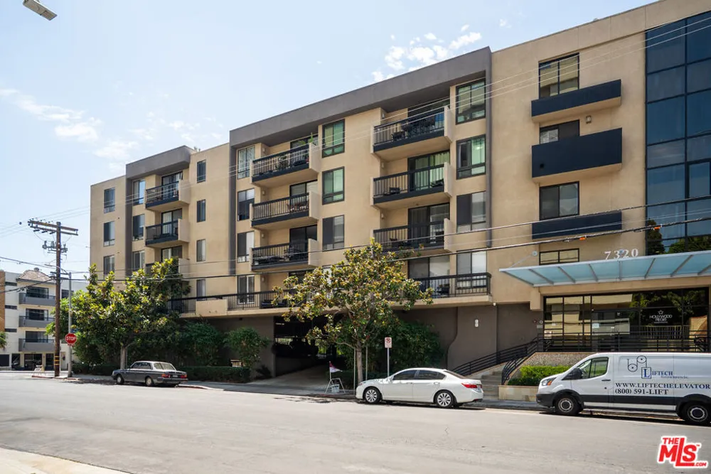 7320 Hawthorn Avenue #425 Los Angeles, CA 90046