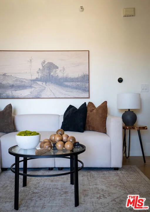 7320 Hawthorn Avenue #425 Los Angeles, CA 90046